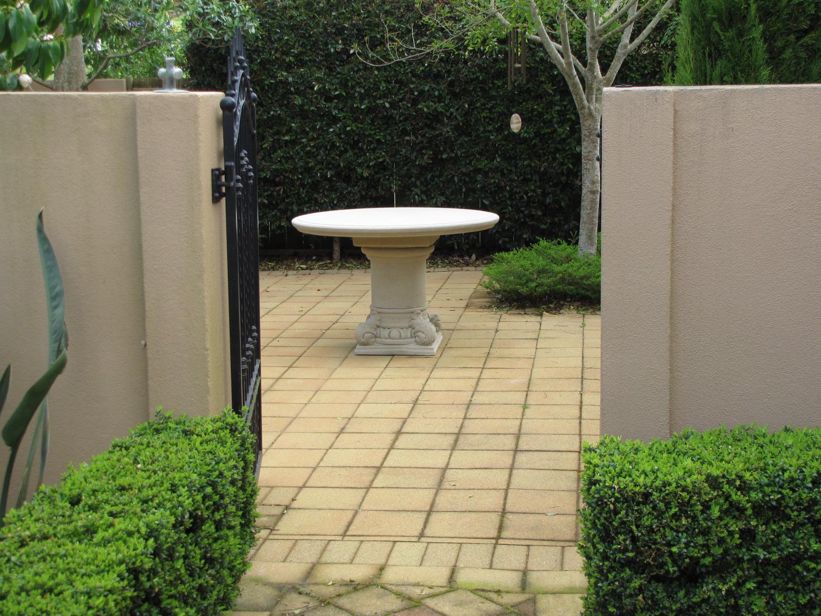 Tuscany Round Table